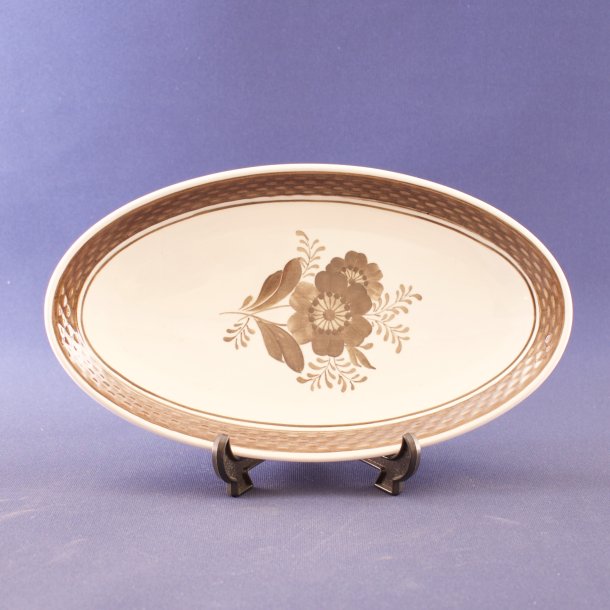 Asiet. oval. nr. 1094. 24 cm. Brun Tranquebar.