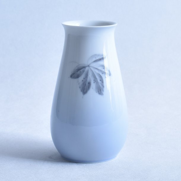 Vase. nr. 201. 14 cm. Lvfald. Bing og Grndahl.