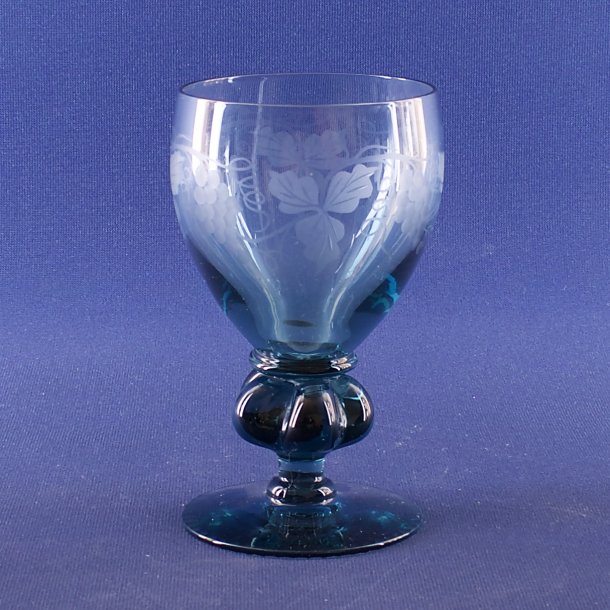 Hvidvin, grn. 11,5 cm. Gisselfeld med vinlv. Holmegaard Glasvrk.