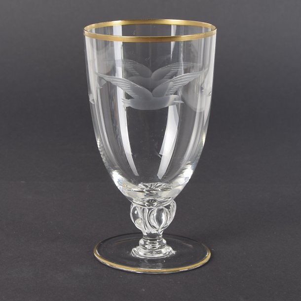 lglas p fod. 13,8 cm. Mgeglas med guld. Lyngby.