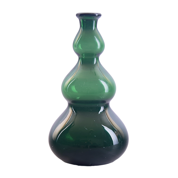 Vase i grnt glas. 21,5 cm. Ukendt.