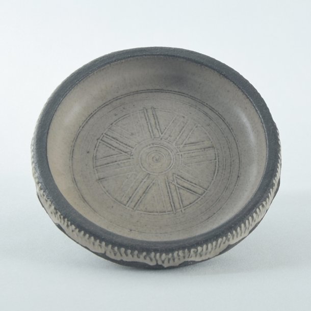 Bordskl, rund. 14 cm fra Lvemose Keramik.