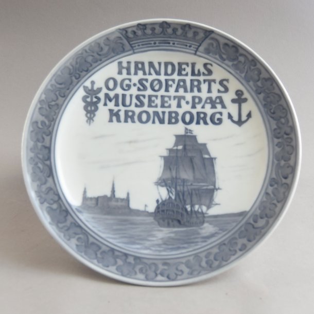 Mindeplatte. 1918. 21 cm. Handel og sfartsmuseet paa Kronborg. Royal Copenhagen.