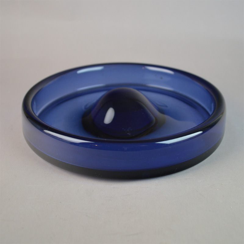 Askeskål, blå. 21,5 cm. Holmegaard Glasværk. - Askebæger - Holmegaard Porcelænsbutikken