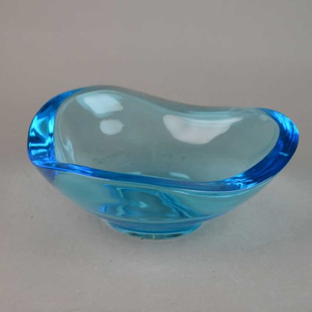 Skl i glas, bl. 16,5 cm. Ukendt oprindelse.