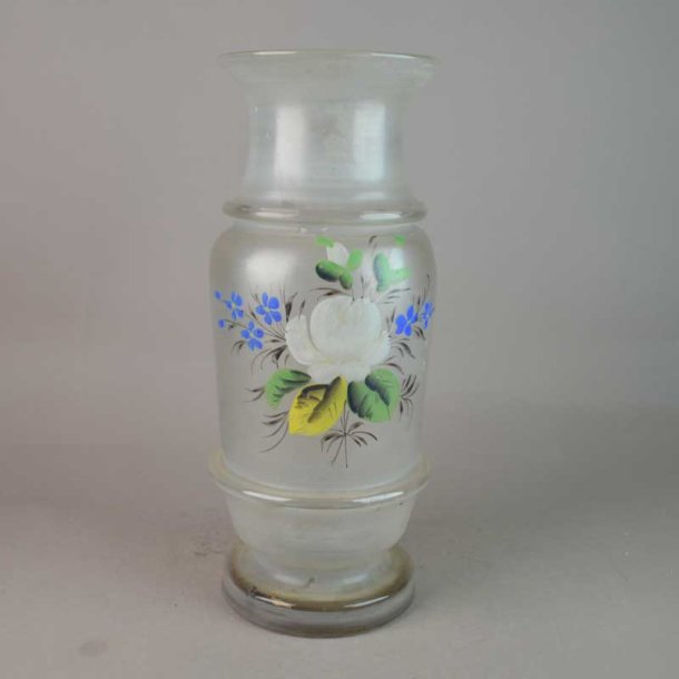 Vase i glas med blomster. 26,5 cm. Start 1900 rhundrede. Ukendt oprindelse.