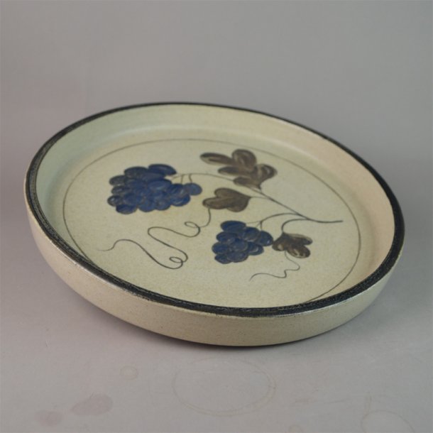 Bordskl, rund med vindruer. 27 cm. K&auml;hler Keramik.