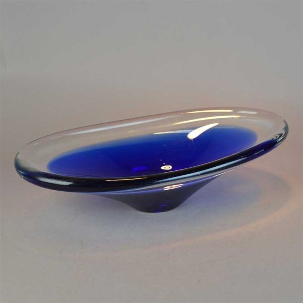 Skl i glas, bl. 22,5 cm. Ukendt oprindelse.