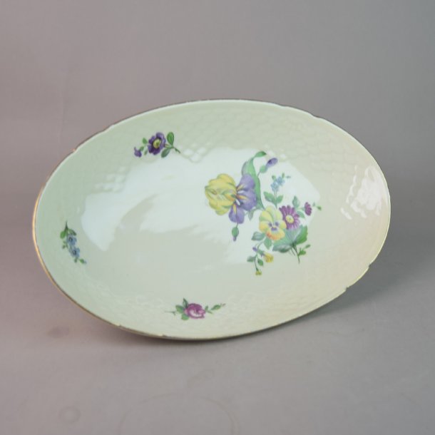 Asiet, oval. nr. 39. 22,5 cm. Saksisk Blomst Creme.