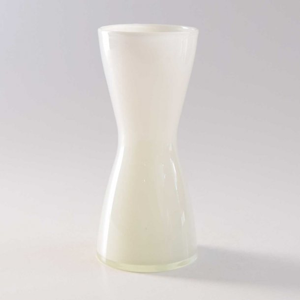 Quadro vase/lysestage, vendbar. Elfenben. 14,5 cm. Holmegaard.