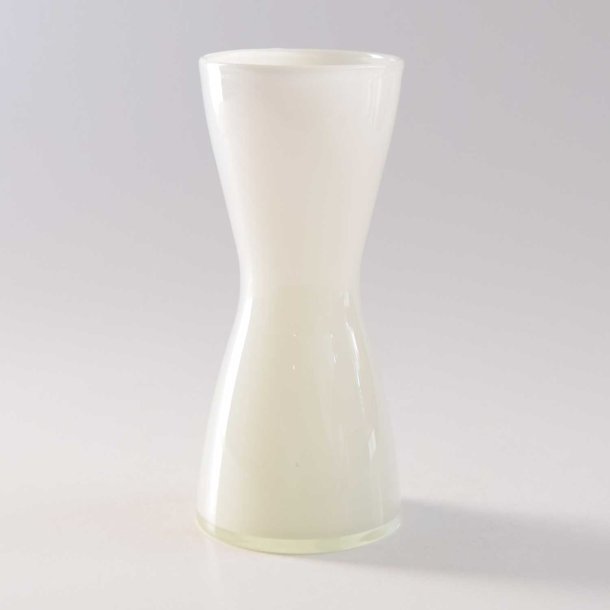 Quadro vase/lysestage, vendbar. Elfenben. 14,5 cm. Holmegaard.