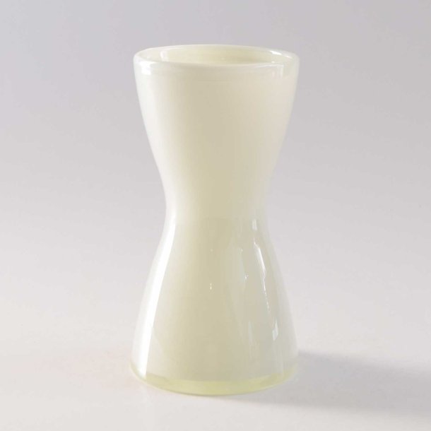 Quadro vase/lysestage, vendbar. Elfenben. 11,5 cm. Holmegaard.